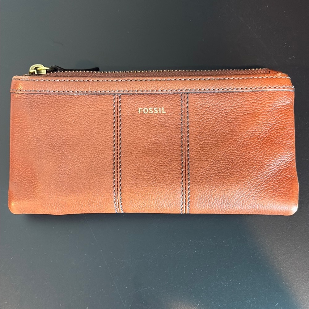 Women’s Fossil Brown Leather Wallet with Classic Design